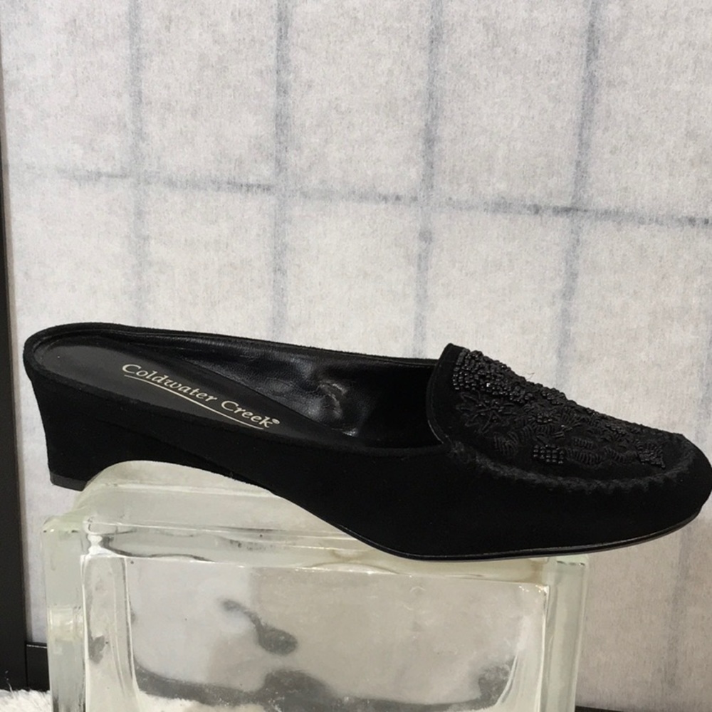 Coldwater Creek blk suede mules